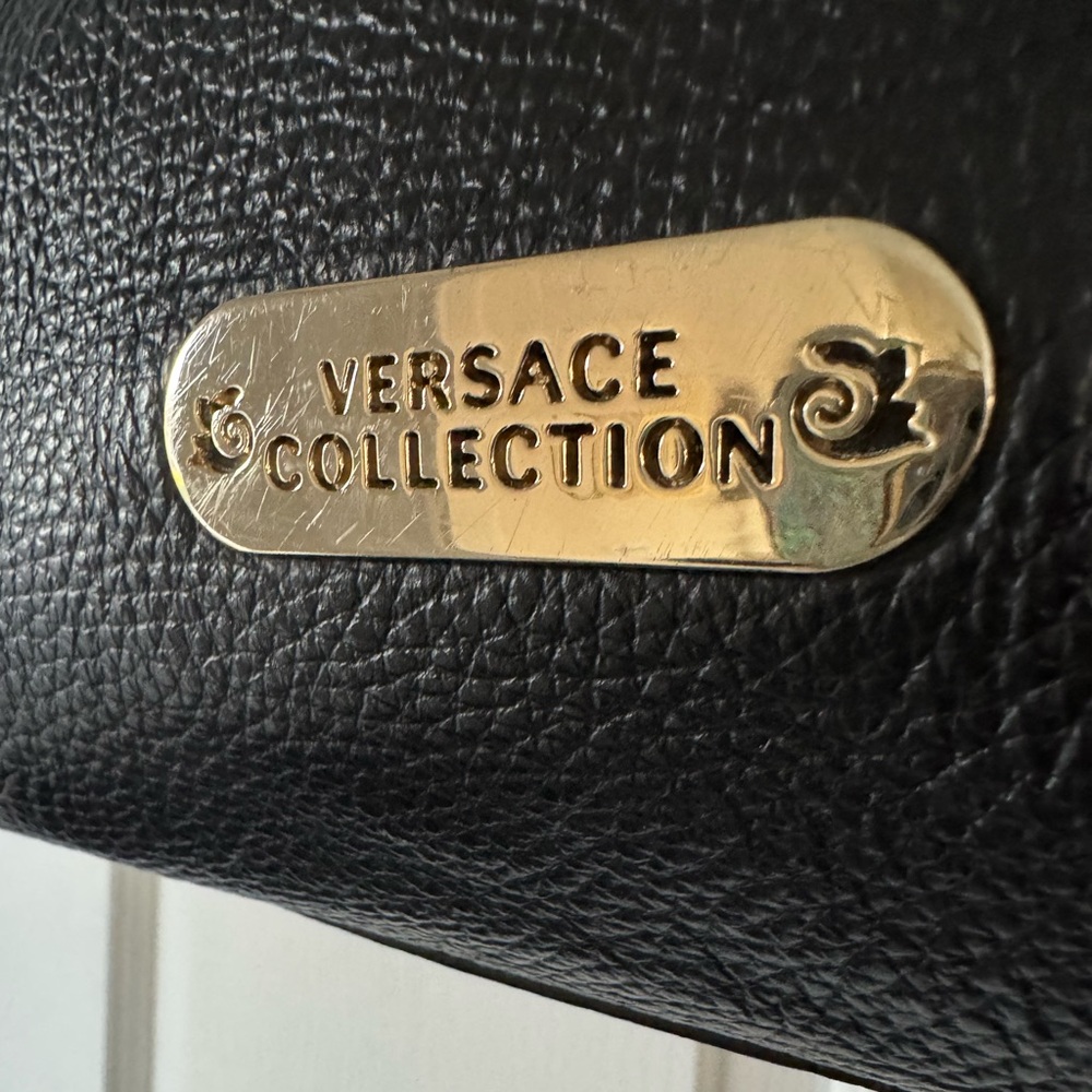 Versace Collection, soft black pebbled leather, gold hardware, zipper closure - Picture 6 of 14